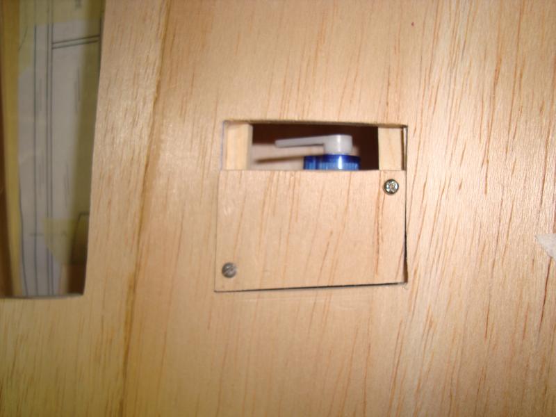 servo detail onder