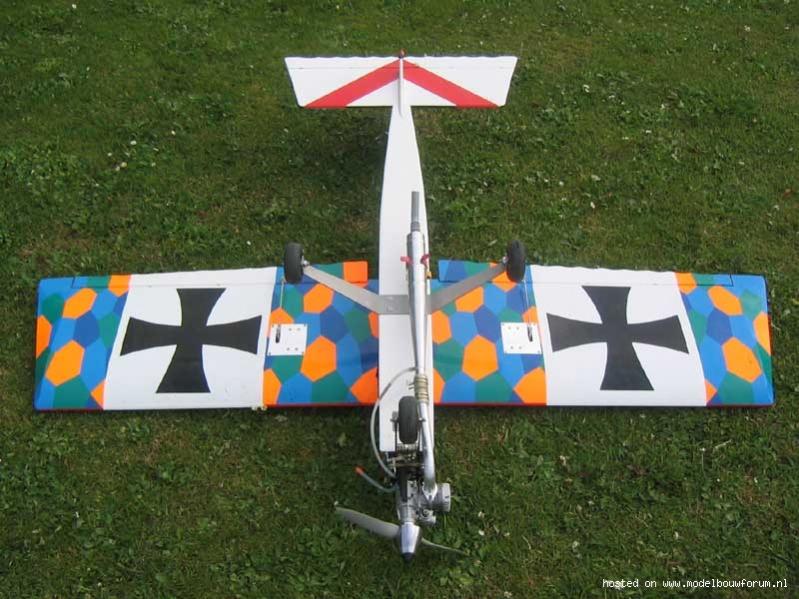 Stik in camo, Fun Lozenge patroon.
Beter zichtbaar? In tegendeel. Op afstand neutraal grijs!